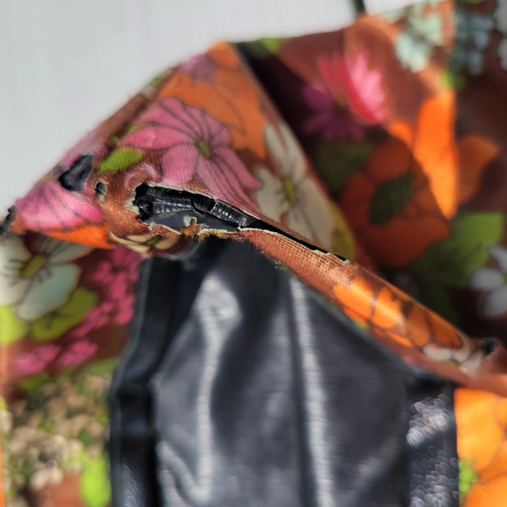 Vintage Lady's Pride Folding Floral Tote ~ Mod 1960s ~ Lucite Handles ~ Flawed - Picture 14 of 16